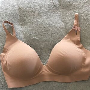 Victoria's Secret Smooth Nude unwired T-Shirt Bra. Small DD